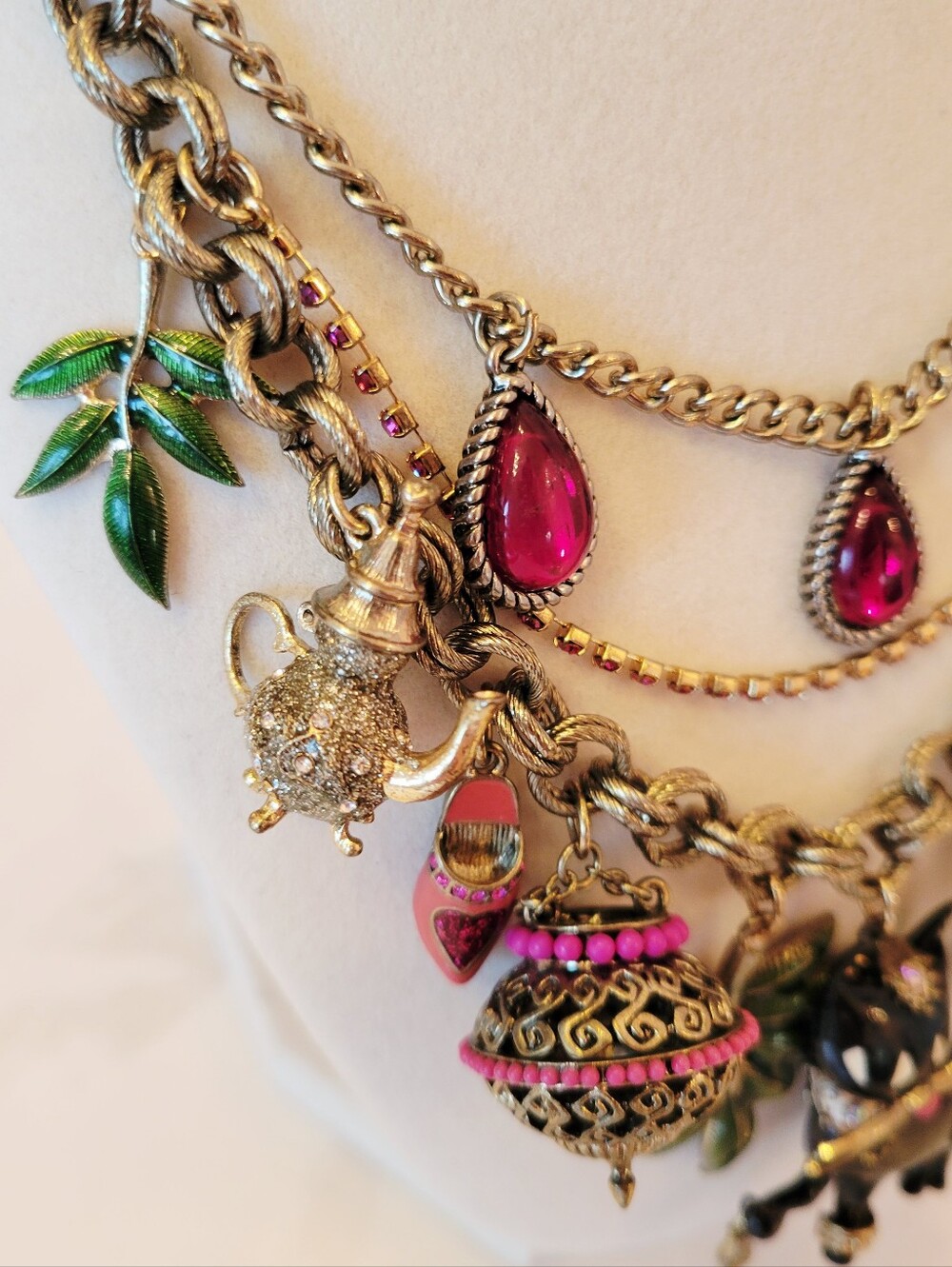 Rare Vintage Betsey Johnson Moroccan Cat Multi-Charm Layered Statement Necklace - Picture 7 of 12